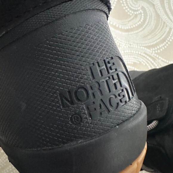 Excellent Women’s North Face Snow Boots 8.5 - Picture 3 of 12